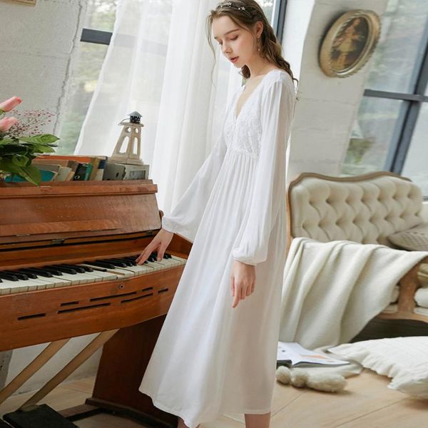 women's sleepwear long sleeve v-nck princess pajamas plus size vintage lace edge home night wear dza167, Black;red
women's sleepwear long sleeve v-nck princess pajamas plus size vintage lace edge home night wear dza167, Black;red