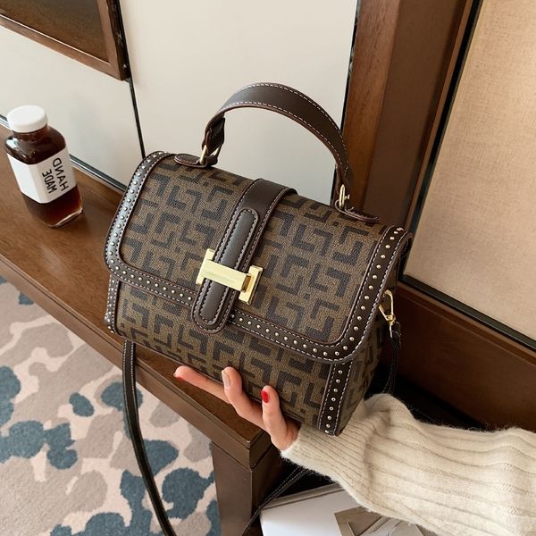 women's bag new fashion style wide shoulder strap single shoulder messenger bag texture portable small square
women's bag new fashion style wide shoulder strap single shoulder messenger bag texture portable small square