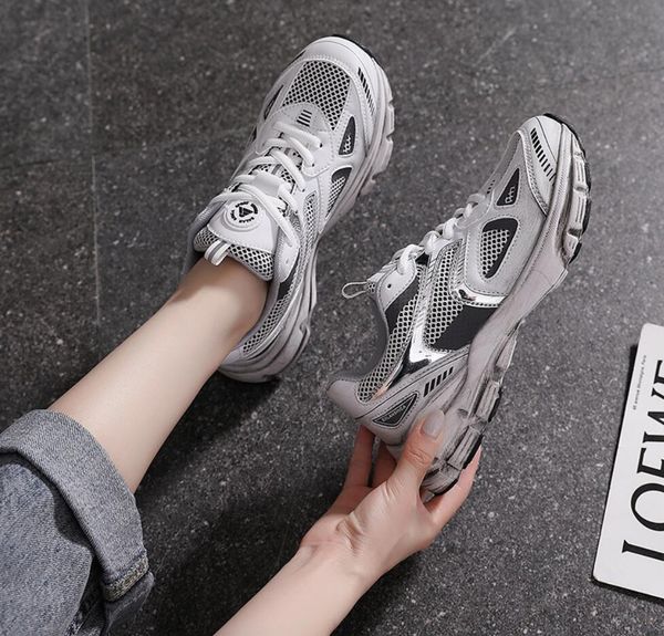 light men's and women's casual shoes breathable mesh low cut lace-up sneakers trainers comfortable outdoor sports shoe, Black
light men's and women's casual shoes breathable mesh low cut lace-up sneakers trainers comfortable outdoor sports shoe, Black