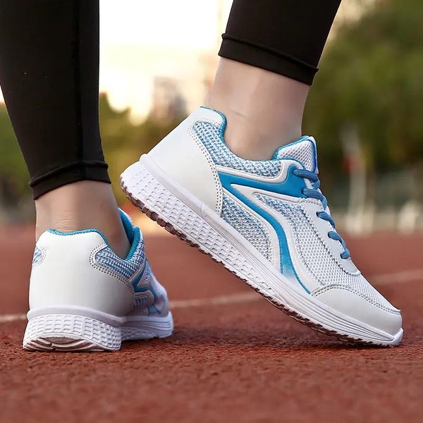 2021 designer running shoes for men women black pink blue white fashion mens womens trainers outdoor sports sneakers size 35-42 14, White;red
2021 designer running shoes for men women black pink blue white fashion mens womens trainers outdoor sports sneakers size 35-42 14, White;red
