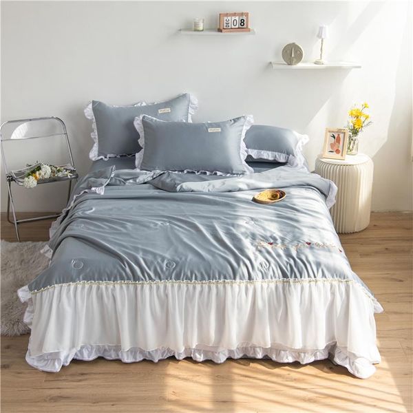 bedding sets 2021 washed silk embroidery allure-purple white grey series classic four-piece set (summer series)
bedding sets 2021 washed silk embroidery allure-purple white grey series classic four-piece set (summer series)
