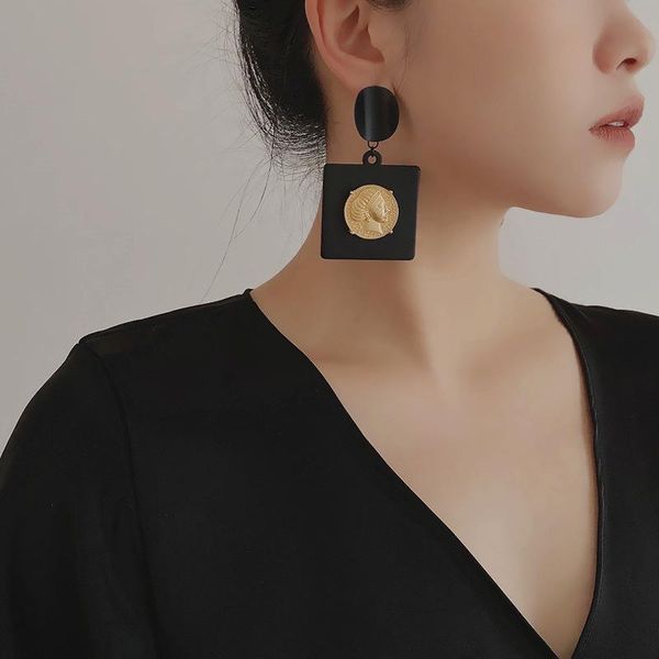 hoop & huggie 2021 style personality exaggerated earrings black square trendy punk temperament nightclub fashionable gift for woman, Golden;silver
hoop & huggie 2021 style personality exaggerated earrings black square trendy punk temperament nightclub fashionable gift for woman, Golden;silver