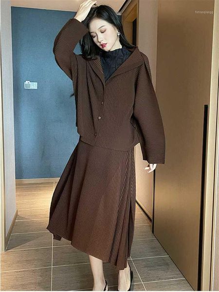 women's tracksuits autumn fold suits, women in the workplace wear miyake pure color temperament folds and thick suits, Gray
women's tracksuits autumn fold suits, women in the workplace wear miyake pure color temperament folds and thick suits, Gray