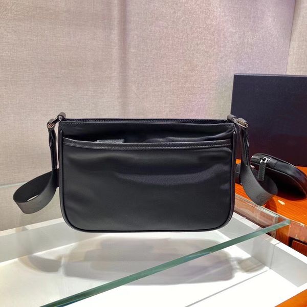2vh133 new men casual luxury classic re-nylon diagonal big bag handbag selling all-match shoulder bags
2vh133 new men casual luxury classic re-nylon diagonal big bag handbag selling all-match shoulder bags