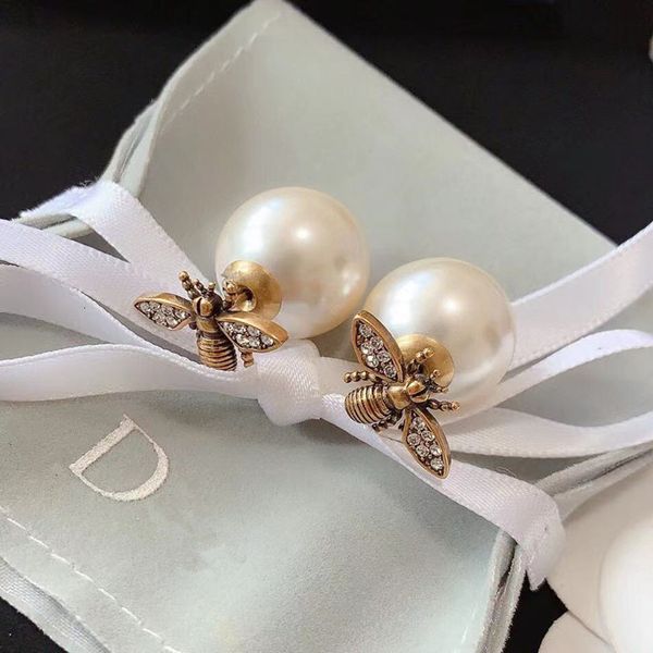 di family / d bee brass pearl earrings s925 sier needle front and back diamond bee female, Golden
di family / d bee brass pearl earrings s925 sier needle front and back diamond bee female, Golden