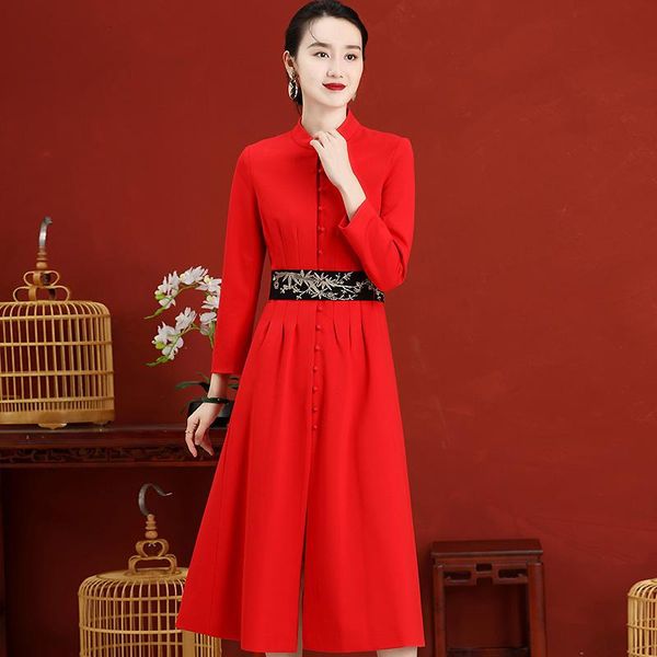casual dresses chinese style autumn and winter high-end retro embroidery spliced buttons stand collar slim elegant middle length lady dress, Black;gray
casual dresses chinese style autumn and winter high-end retro embroidery spliced buttons stand collar slim elegant middle length lady dress, Black;gray