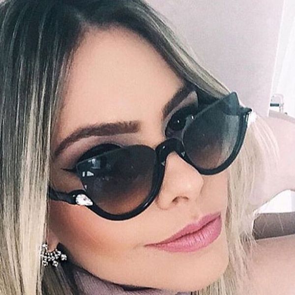 wholesale sunglasses old fashion half frame retro vintage womens shades 2021 designer luxury eyeglasses sun glasses, White;black 
wholesale sunglasses old fashion half frame retro vintage womens shades 2021 designer luxury eyeglasses sun glasses, White;black