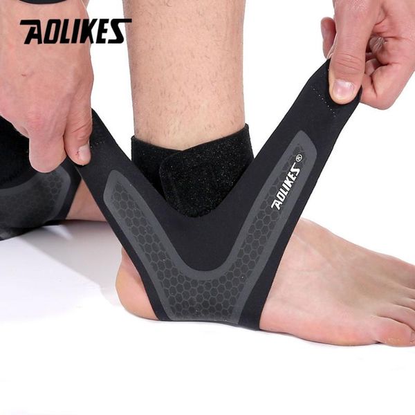 fitness ankle brace strap gym protection running sport support guard foot bandage elastic black univers, Blue;black
fitness ankle brace strap gym protection running sport support guard foot bandage elastic black univers, Blue;black