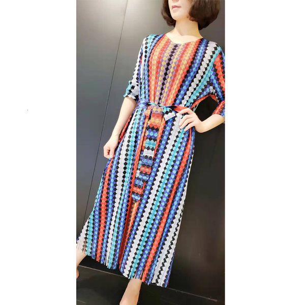 dress miyake fashion fold long sleeve o-neck stripe print lace-up a-line, Black;gray
dress miyake fashion fold long sleeve o-neck stripe print lace-up a-line, Black;gray