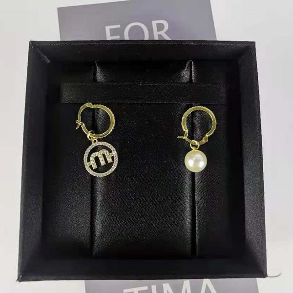 special offer 70% off early spring new imitation crystal earrings with diamond sweet temperament letter pearl asymmetric earrings, Golden;silver
special offer 70% off early spring new imitation crystal earrings with diamond sweet temperament letter pearl asymmetric earrings, Golden;silver