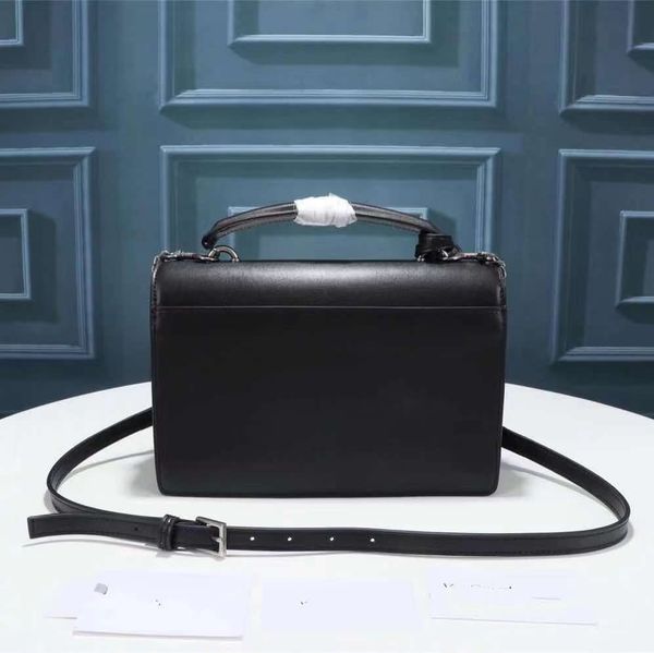 design handbag 2021 latest red premium leather women's bag hand held one shoulder diagonal flap for perfect texture high rate of order
design handbag 2021 latest red premium leather women's bag hand held one shoulder diagonal flap for perfect texture high rate of order