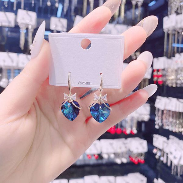 live broadcast of new blue love crystal female fashion temperament peach heart personality versatile earrings, Black
live broadcast of new blue love crystal female fashion temperament peach heart personality versatile earrings, Black