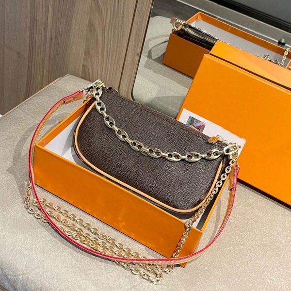crossbar crescent bag chain package lady purse middle old flowers letter genuine leather canvas interior zipper 86999, Black;red
crossbar crescent bag chain package lady purse middle old flowers letter genuine leather canvas interior zipper 86999, Black;red