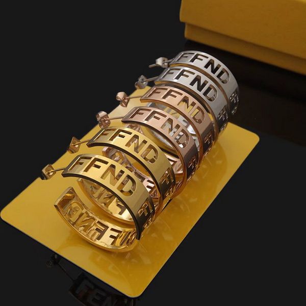 europe america fashion style lady women gold/silver/rose color hardware engraved hollow out letter c-shape hoop stud earrings, Golden;silver
europe america fashion style lady women gold/silver/rose color hardware engraved hollow out letter c-shape hoop stud earrings, Golden;silver