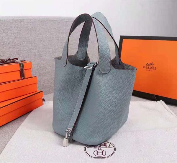 2021 women totes handbag luxurious designers bags vegetable basket shoulder with original box and serial number 18cm/22cm 013 
2021 women totes handbag luxurious designers bags vegetable basket shoulder with original box and serial number 18cm/22cm 013