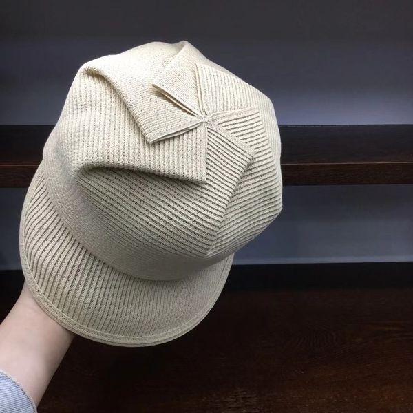 advanced british wind net red equestrian hat women's short brim duck tongue straw hat in spring and summer, Black;white
advanced british wind net red equestrian hat women's short brim duck tongue straw hat in spring and summer, Black;white