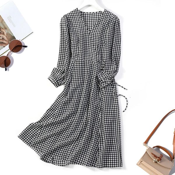 dress women's 100% mulberry silk v neck sleeve black checks printed long dress with belt s jn619, Black;gray
dress women's 100% mulberry silk v neck sleeve black checks printed long dress with belt s jn619, Black;gray