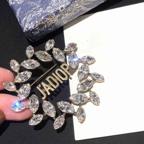 d home dijia 2021 net red temperament letter with drill ear brooch high-end version brass material, Gray
d home dijia 2021 net red temperament letter with drill ear brooch high-end version brass material, Gray