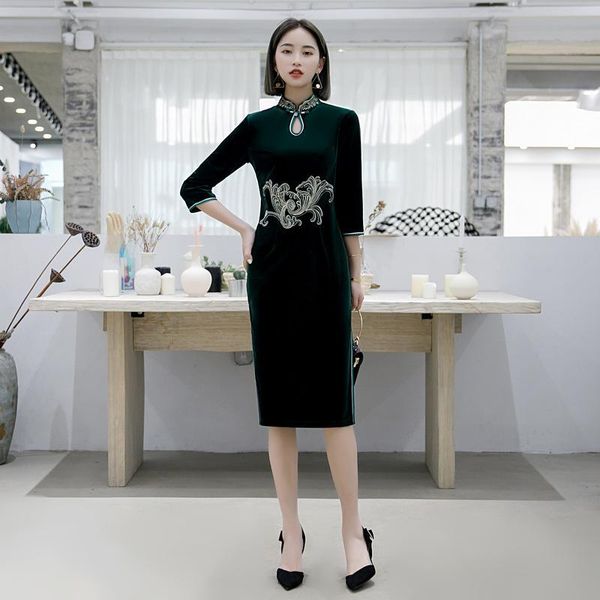 lady exquisite appliques trim chinese velour dress elegant mandarin collar novelty qipao 3/4 sleeve medium length cheongsam ethnic clothing, Red
lady exquisite appliques trim chinese velour dress elegant mandarin collar novelty qipao 3/4 sleeve medium length cheongsam ethnic clothing, Red