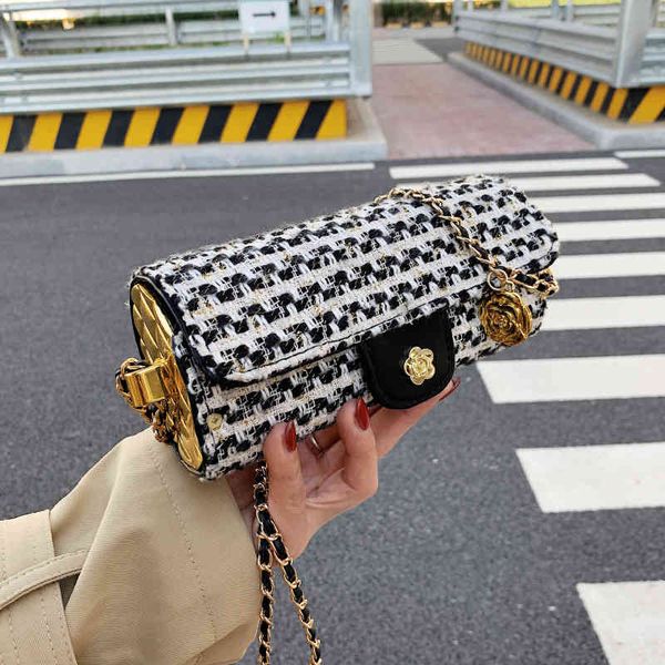 small fragrance bag women's 2021 autumn and winter fashion chain one shoulder thousand bird lattice splicing diagonal square, Black;red
small fragrance bag women's 2021 autumn and winter fashion chain one shoulder thousand bird lattice splicing diagonal square, Black;red