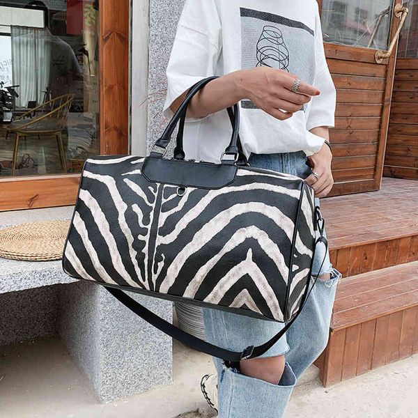 new black and white strip fashion short distance travel portable sports fitness large capacity luggage bag
new black and white strip fashion short distance travel portable sports fitness large capacity luggage bag