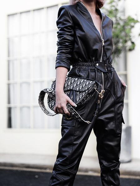 2021nerazzurri long black faux leather jumpsuit women long sleeve zipper plus size pu leather jumpsuits for women 2021 streetwear, Black;white
2021nerazzurri long black faux leather jumpsuit women long sleeve zipper plus size pu leather jumpsuits for women 2021 streetwear, Black;white