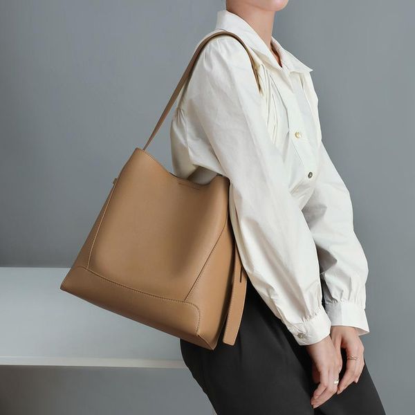 evening bags big bag women's summer 2021 messenger versatile leather one shoulder large capacity commuter bucket
evening bags big bag women's summer 2021 messenger versatile leather one shoulder large capacity commuter bucket