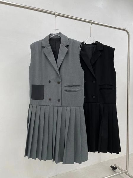 casual dresses 2021 fall winter runway design gothic office street style sleeveless double breasted sundress, Black;gray
casual dresses 2021 fall winter runway design gothic office street style sleeveless double breasted sundress, Black;gray