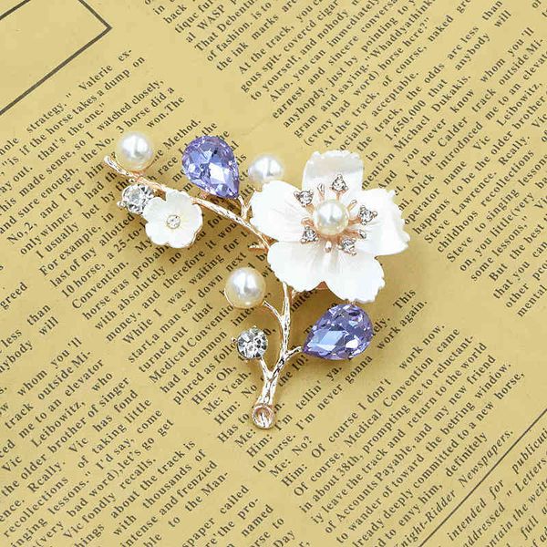 brooch selling fashion shell material plum blossom flower korean han mei silk scarf buckle neckpin pin dress accessories, Gray
brooch selling fashion shell material plum blossom flower korean han mei silk scarf buckle neckpin pin dress accessories, Gray