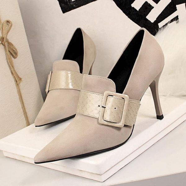 high-heeled suede nightclub looks thin, snake print, deep mouth shoes with belt buckle dress, Black
high-heeled suede nightclub looks thin, snake print, deep mouth shoes with belt buckle dress, Black