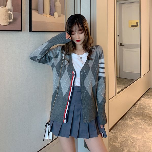 knitted cardigan women's 2021 autumn winter new rhombic v-neck long sleeve versatile loose short sweater coat, White
knitted cardigan women's 2021 autumn winter new rhombic v-neck long sleeve versatile loose short sweater coat, White