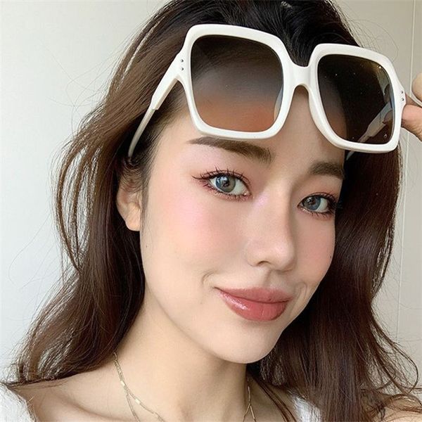 fashionable large frame sunglasses women's square beige street shooting glasses, White;black
fashionable large frame sunglasses women's square beige street shooting glasses, White;black