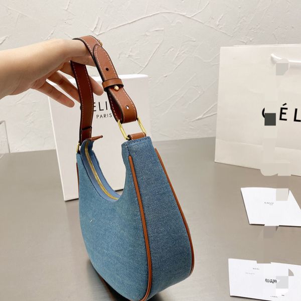box 21ss spring and summer show cowboy letter underarm fashion women's 24 * 20cm storage bags
box 21ss spring and summer show cowboy letter underarm fashion women's 24 * 20cm storage bags
