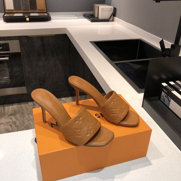 2021 designer latest women's slippers sandals high heels leather material ultimate luxury, beautiful charm full marks, Black
2021 designer latest women's slippers sandals high heels leather material ultimate luxury, beautiful charm full marks, Black