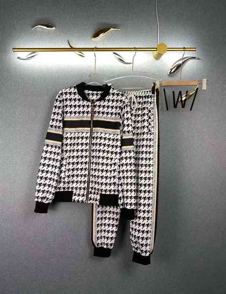 2022 factory wholesale new autumn d's check printed zipper coat harlan trousers fashion leisure two-piece set women, Gray
2022 factory wholesale new autumn d's check printed zipper coat harlan trousers fashion leisure two-piece set women, Gray