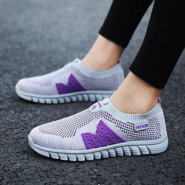 2021 designer running shoes for women black red purple burgundy fashion womens trainers sports sneakers size 35-41 16, White;red
2021 designer running shoes for women black red purple burgundy fashion womens trainers sports sneakers size 35-41 16, White;red