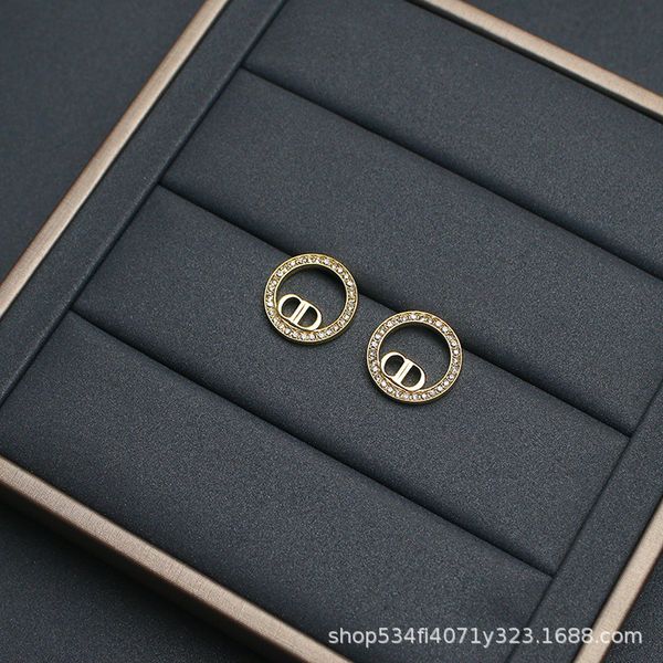 2021 new designer letter women's sweet temperament earrings net red fashion trend the same, Golden
2021 new designer letter women's sweet temperament earrings net red fashion trend the same, Golden