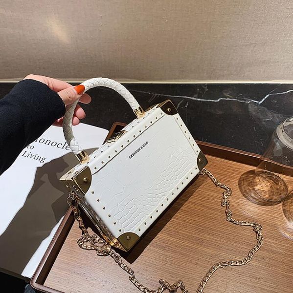 factory wholesale women handbag trend embossed leather shoulder bags personalized crocodile pattern chain bag joker black fashion handbags, Black;red
factory wholesale women handbag trend embossed leather shoulder bags personalized crocodile pattern chain bag joker black fashion handbags, Black;red