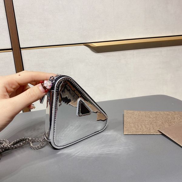 2021 new fashion trend mini triangle bag exquisite change purse fashionable gadget lady single shoulder oblique straddle bag size 13*9cm
2021 new fashion trend mini triangle bag exquisite change purse fashionable gadget lady single shoulder oblique straddle bag size 13*9cm