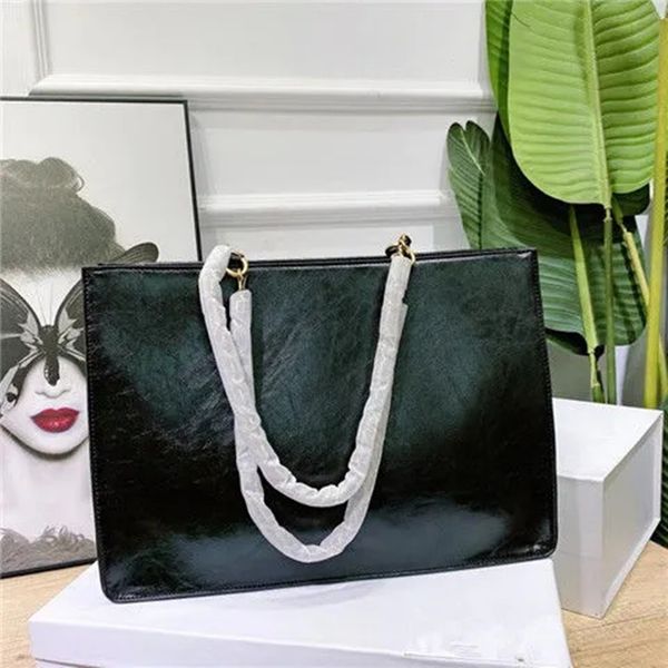 autumn and winter big bag small fragrance chain tot college style travel portable shoulder shopping
autumn and winter big bag small fragrance chain tot college style travel portable shoulder shopping