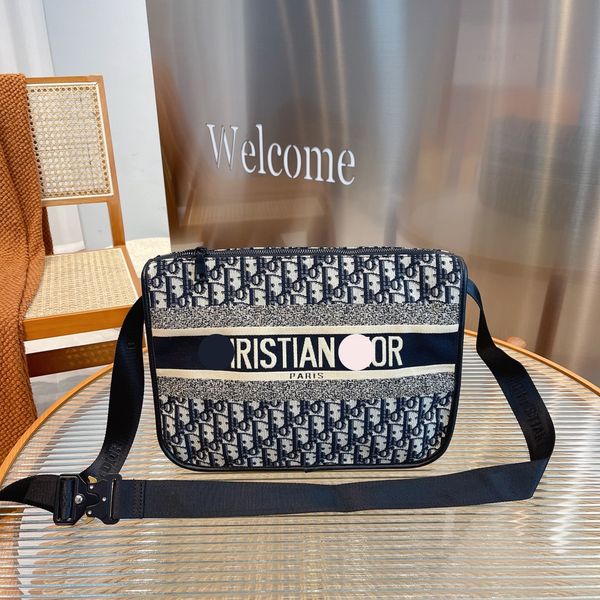 fashion and luxury design shoulder bag 2021 d's women's classic embroidered knit fabric cross-body bags with capacity
fashion and luxury design shoulder bag 2021 d's women's classic embroidered knit fabric cross-body bags with capacity