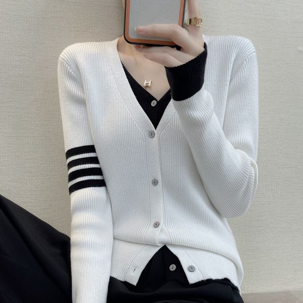 autumn and winter 2021 new tb women's loose color matching fake two-piece outerwear knitted cardigan wool blend, White;black
autumn and winter 2021 new tb women's loose color matching fake two-piece outerwear knitted cardigan wool blend, White;black