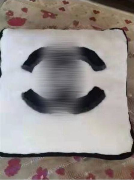 luxury designer pillow case cushion cover signage real fur classic pattern 45*45cm for home decorate l cafe and p matching christmas gifts
luxury designer pillow case cushion cover signage real fur classic pattern 45*45cm for home decorate l cafe and p matching christmas gifts