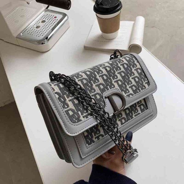 direct chain women's trend spring and summer style printed single shoulder messenger small square bag
direct chain women's trend spring and summer style printed single shoulder messenger small square bag