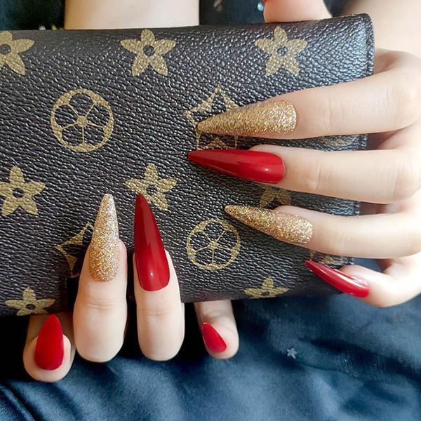 fake long fingernail wine red flash powder sharp point paragraph wearable full cover nail tips for girls1, Red;gold
fake long fingernail wine red flash powder sharp point paragraph wearable full cover nail tips for girls1, Red;gold