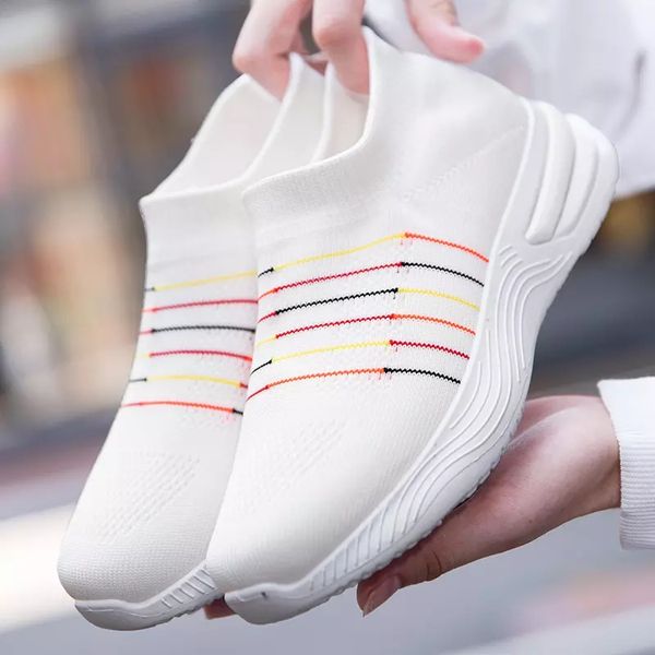 2021 designer running shoes for women white pink black grey fashion womens trainers breathable outdoor sports sneakers size 35-40 15, White;red
2021 designer running shoes for women white pink black grey fashion womens trainers breathable outdoor sports sneakers size 35-40 15, White;red