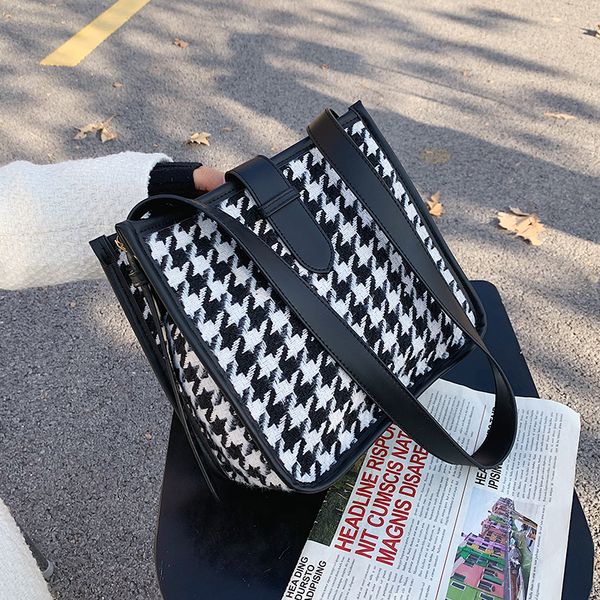 style large-capacity handbags new trendy fashion cross-body houndstooth woolen shoulder bucket bag dual-use bag width 26cm
style large-capacity handbags new trendy fashion cross-body houndstooth woolen shoulder bucket bag dual-use bag width 26cm