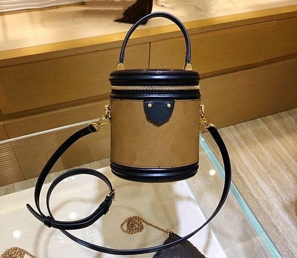 ladies fashion cross body messenger bag barrel shaped shoulder handbag women luxurys designers bags makeup box styling canvas all match
ladies fashion cross body messenger bag barrel shaped shoulder handbag women luxurys designers bags makeup box styling canvas all match