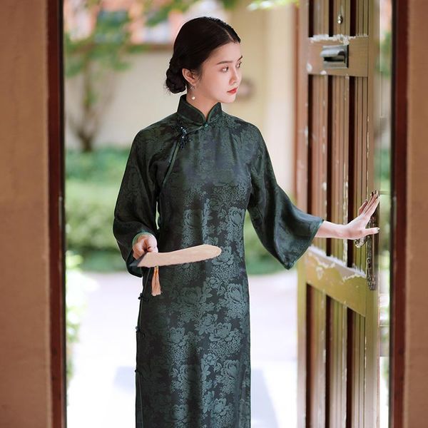 old shanghai one-piece cheongsam young girl 2021 spring retro traditional republic style dress ethnic clothing, Red
old shanghai one-piece cheongsam young girl 2021 spring retro traditional republic style dress ethnic clothing, Red