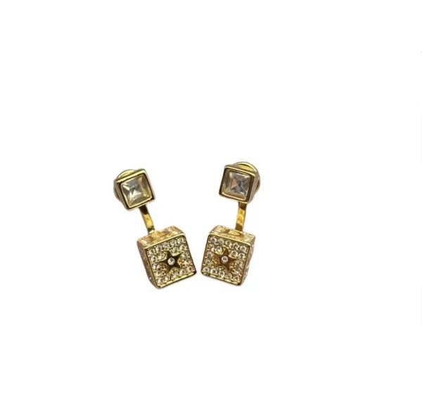 pearl jewelry factory wholesale european american retro style boutique earrings. ladies luxury earrings collection with the original packagi, Golden
pearl jewelry factory wholesale european american retro style boutique earrings. ladies luxury earrings collection with the original packagi, Golden